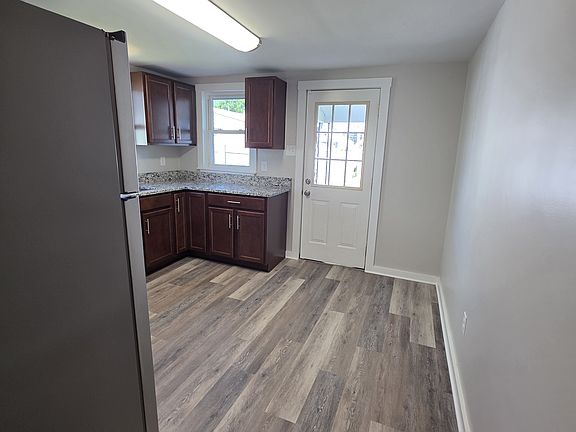 5th image of 416 Pleasant St