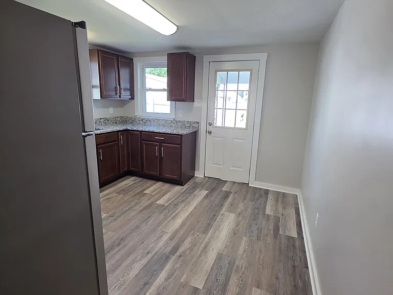 416 Pleasant St — Photo 5