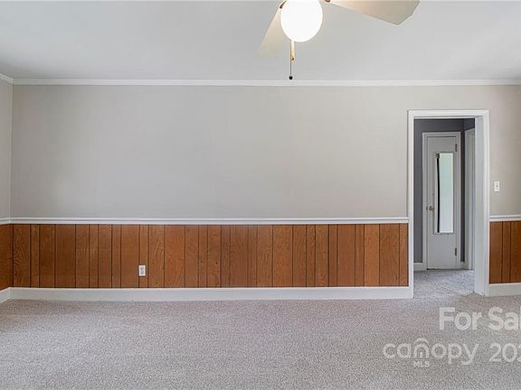 3rd image of 718 Dogwood Dr