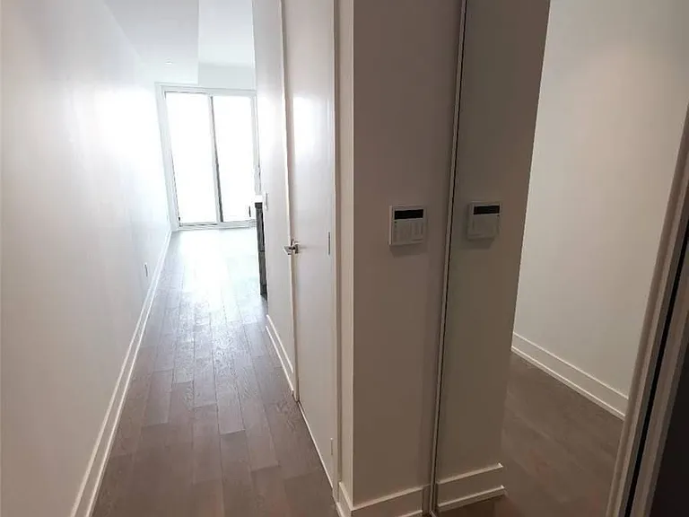 7 Grenville St #2012 — Photo 2
