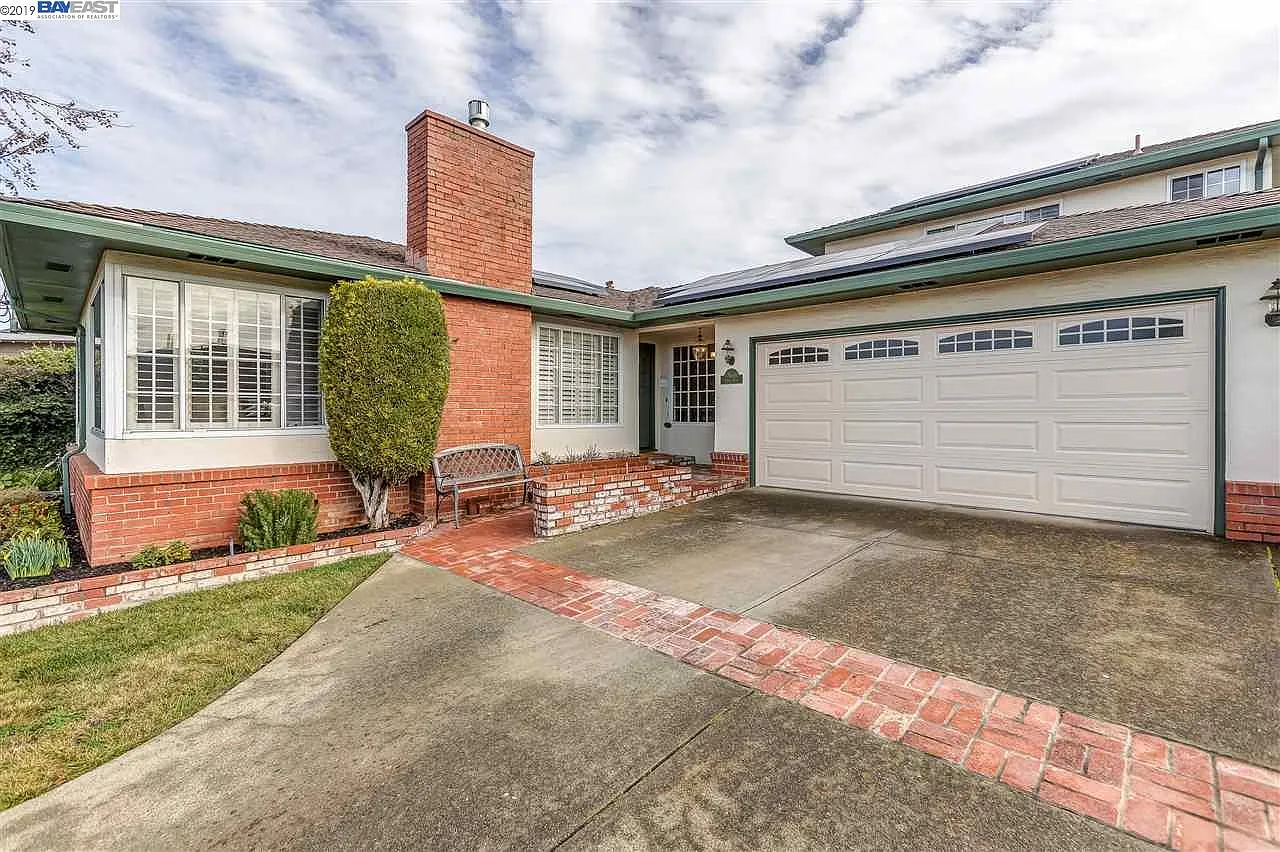 17668 Parker Rd photo 1