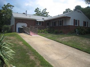896 Clemson Dr, Newport News, VA 23608