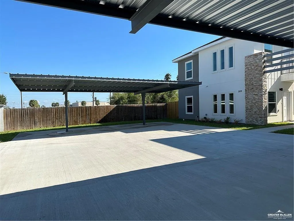 3 bed, 2.0 bath, 4212 sqft, $1,250 — Photo 2