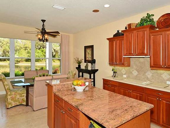 5th image of 7961 Century Oak Dr