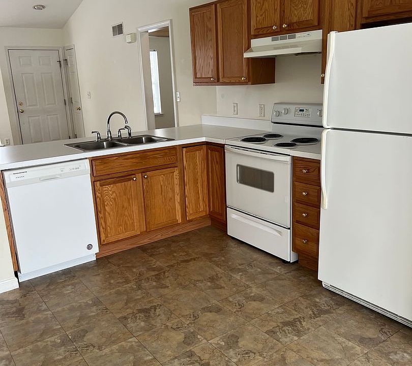 1st image of 34-37 Eastwick Ln