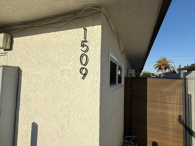 1509 N Hollywood Way #B — Photo 28