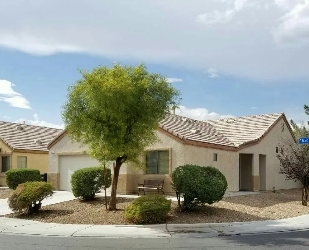 3 bed, 1371 sqft, $1,850 — Photo 1