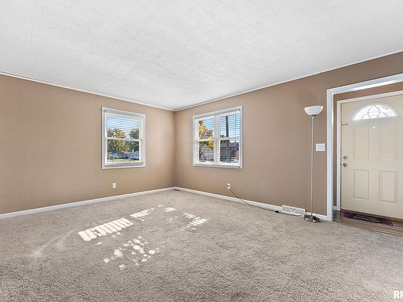 4th image of 1215 Wisconsin St