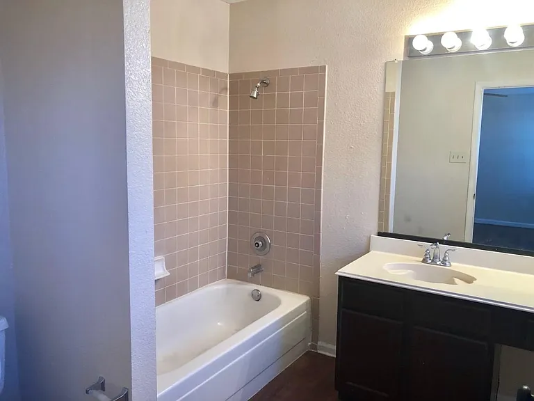 615 Valley Spring Dr — Photo 12
