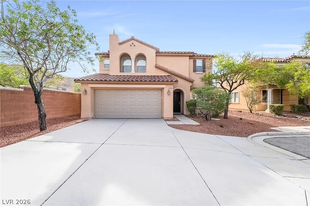 3 bed, 2.5 bath, 2028 sqft, $2,500 — Photo 2