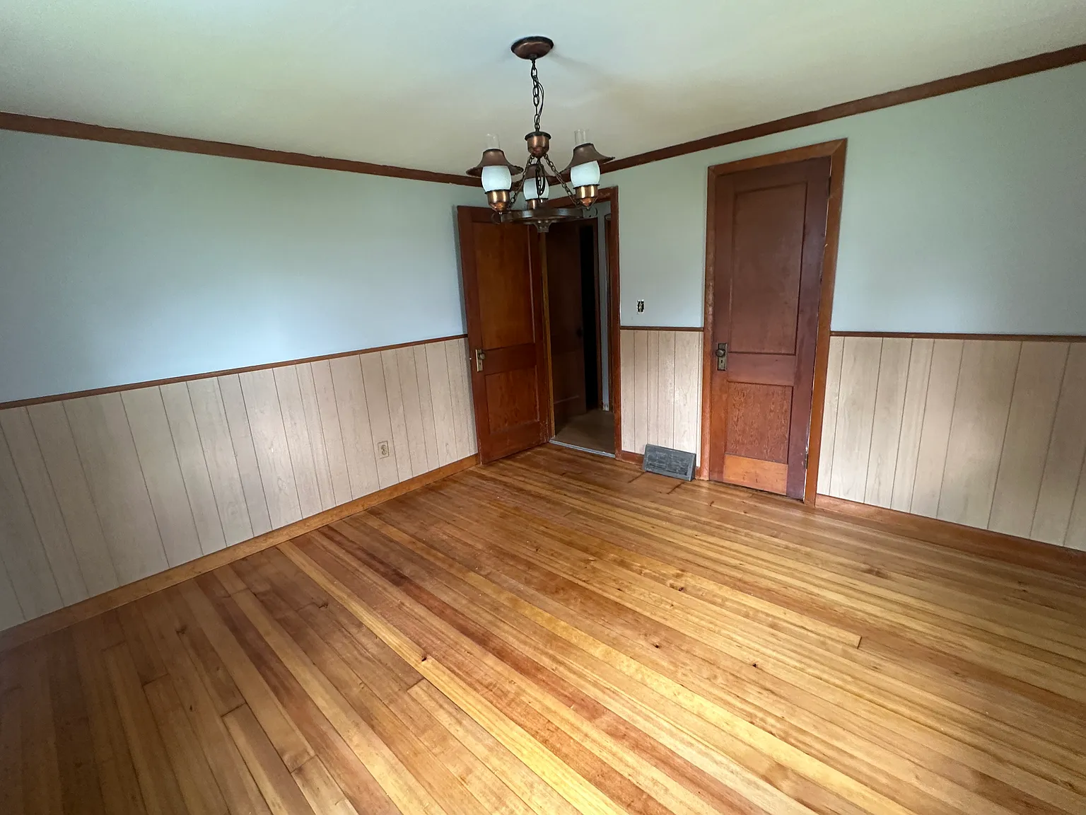 4 bed, 1.5 bath, 1392 sqft, $2,999 — Photo 4