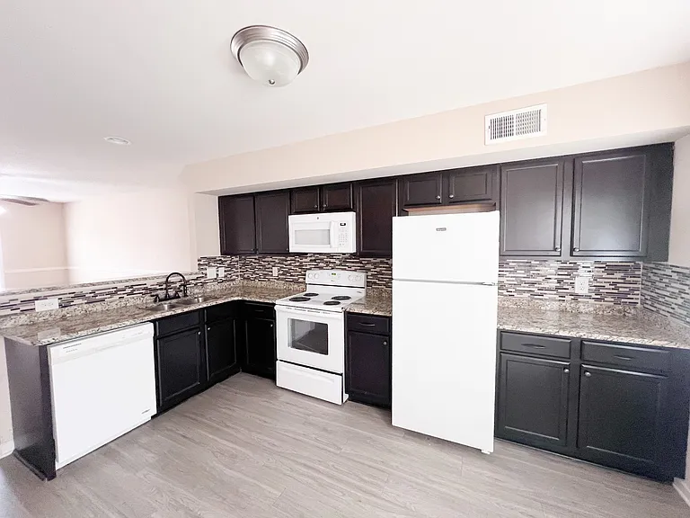 2279 McCormick Ln #D — Photo 4