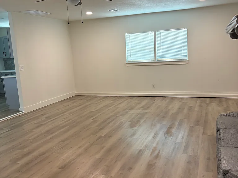 1729 E Woodrow St — Photo 2
