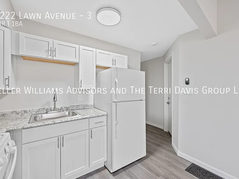 2222 Lawn Ave #3 — Photo 6
