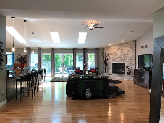hardwood floors on main fl