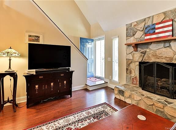 4th image of 8132 Park Vista Cir