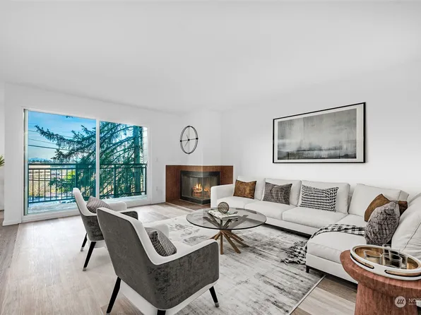 9710 5th Avenue NE #403, Seattle, WA 98115