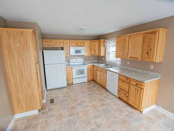 4th image of 605 E Spring St