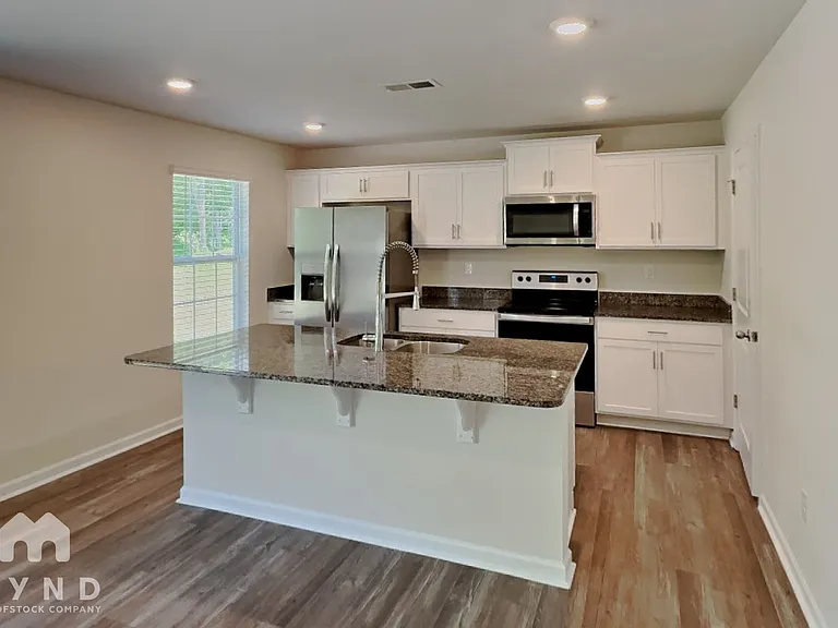 2331 Meadow Stream Dr — Photo 3