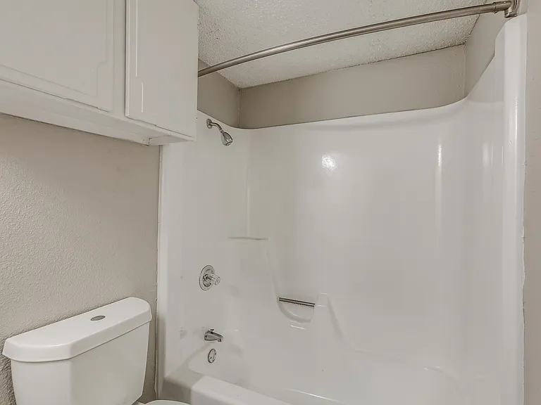 Tuscany Village - Tub/Shower Combo