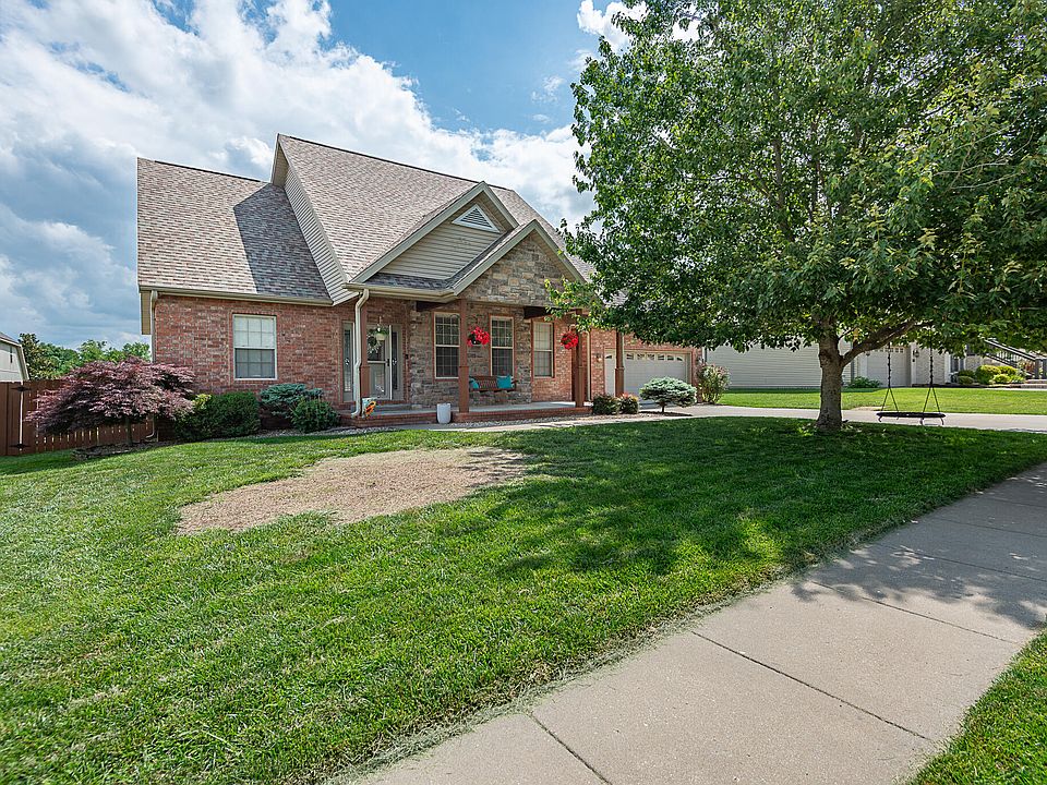 1st image of 1006 E Cobblestone Drive