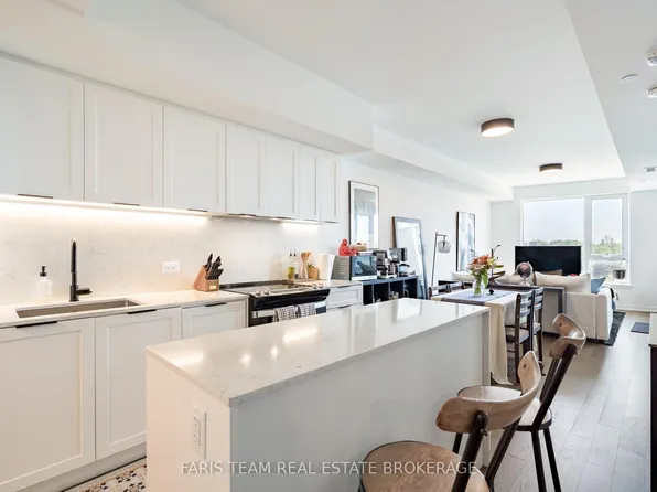 31 Huron St #413, Collingwood, ON L9Y 1C4
