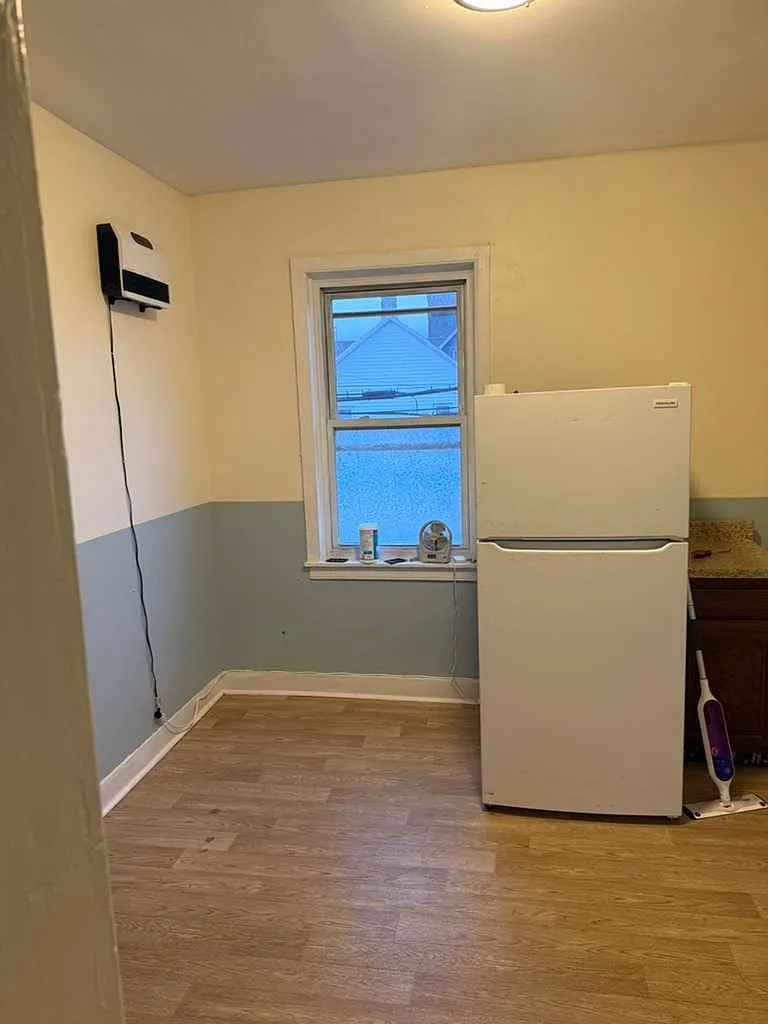 2 bed, $1,300 — Photo 1