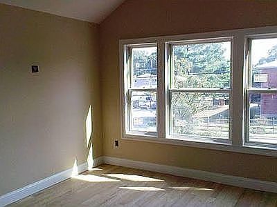 5th image of 100 Seacliff Ave