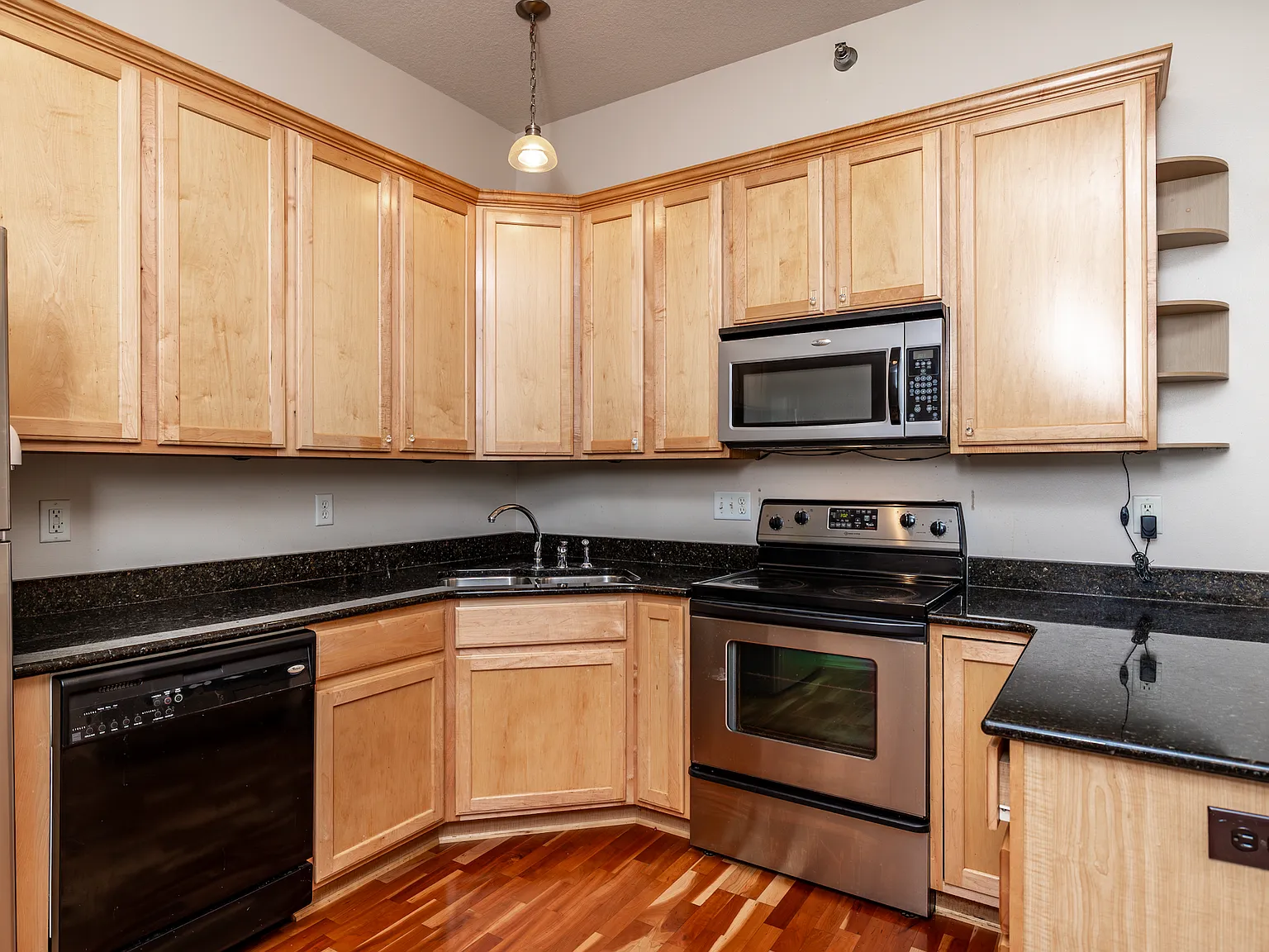 2 bed, 1240 sqft, $1,500 — Photo 2