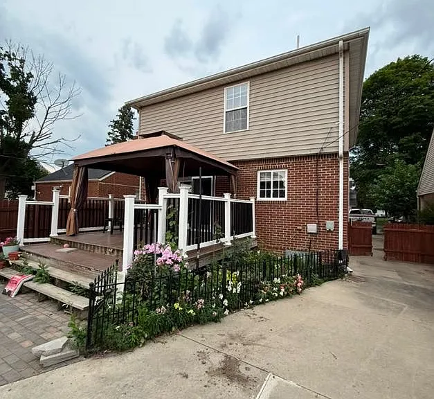 3262 Harding St — Photo 3