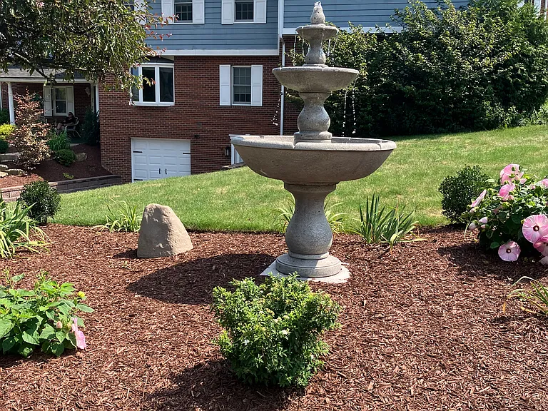 77 Hennig Dr — Photo 2