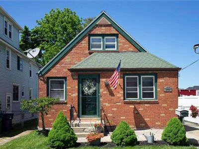 200 Whitehall Ave, Buffalo, NY, 14220