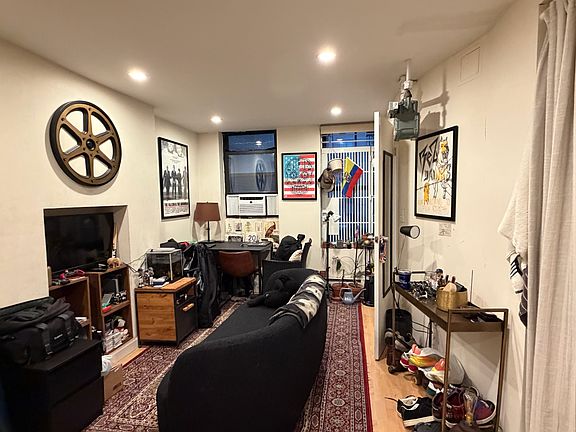 4th image of 21 Essex St APT 5
