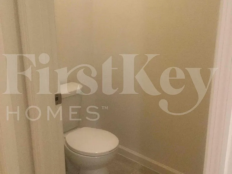 407 SW Lakehurst Dr — Photo 17