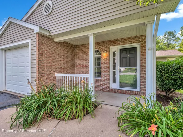 7 Parkland Dr, South Abington Township, PA 18411