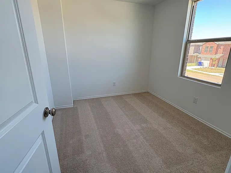 2020 Delphine Dr — Photo 6