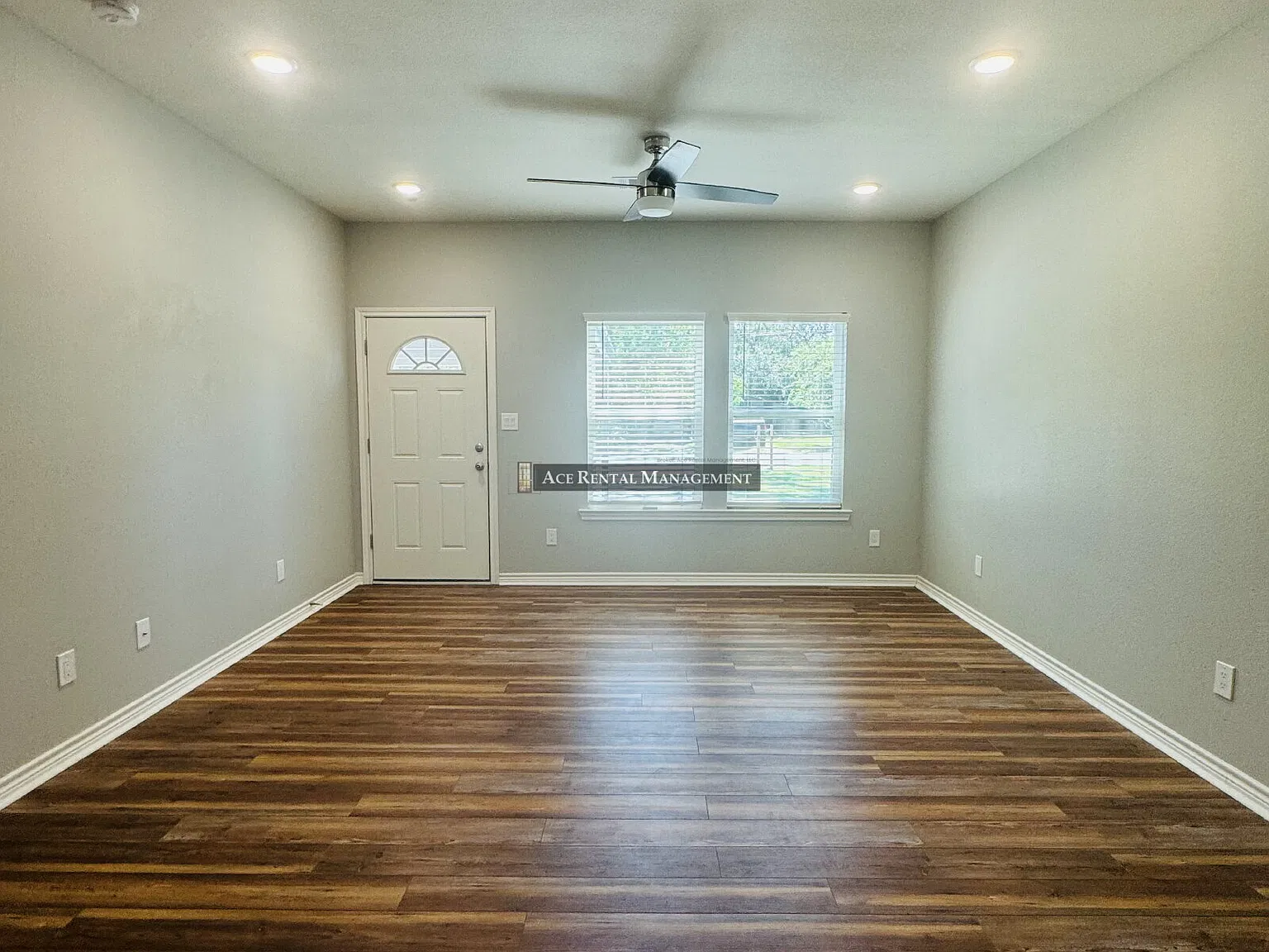Modern 2 Bedroom | 1 Bathroom Duplex in Port Arthur, TX — Photo 4