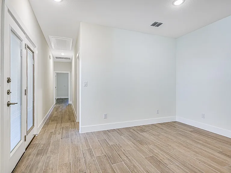 450 Parkline Dr — Photo 8