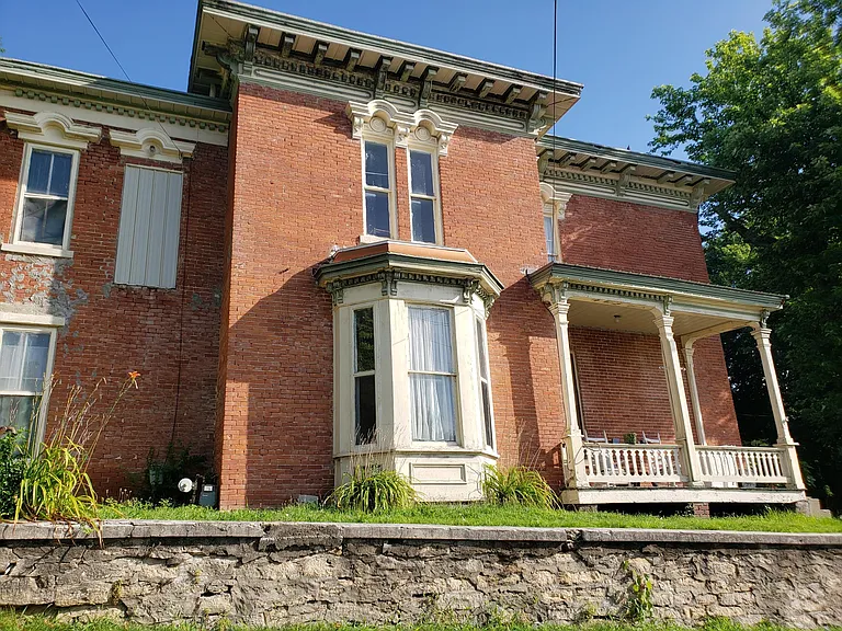 House and side porch facing Hill Street
