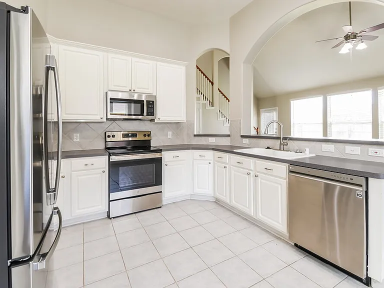 216 Meadowhill Ln — Photo 9