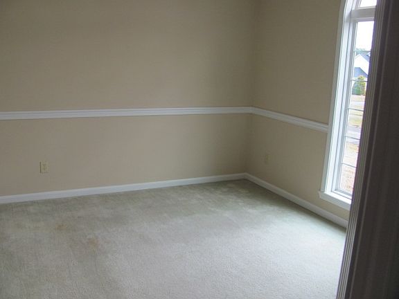 5th image of 100 Scarlet Oak Cir