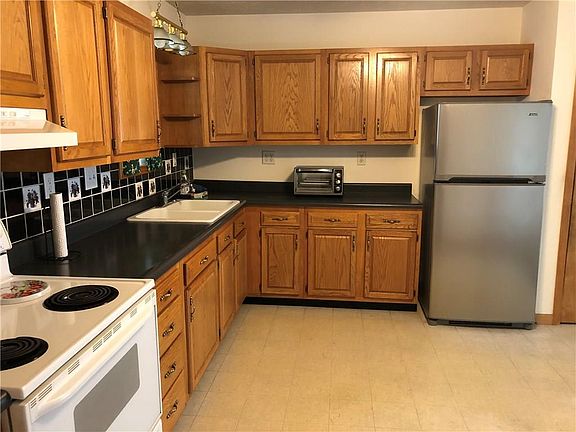 3rd image of 1709 N Hessler Blvd