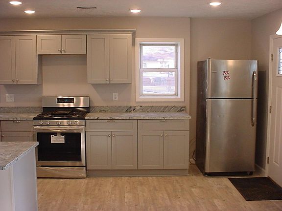 3rd image of 111 E Main St