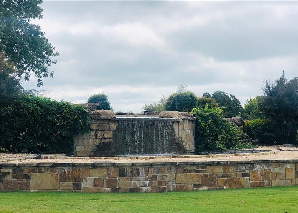 2nd image of 504 Twin Falls Dr
