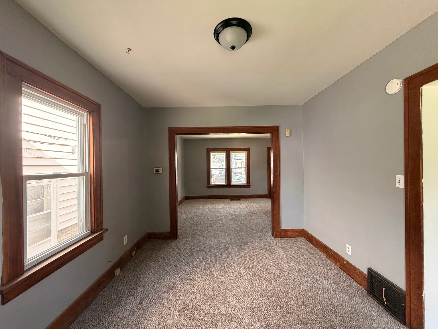 3 bed, 946 sqft, $1,150 — Photo 2