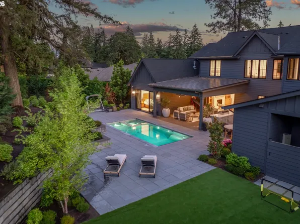13800 Goodall Rd, Lake Oswego, OR 97034