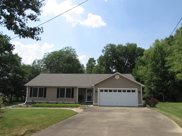 1067 Sir James Ave, Dyersburg, TN 38024