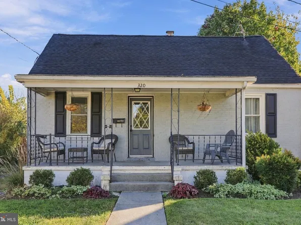 320 W 9th St, Front Royal, VA 22630