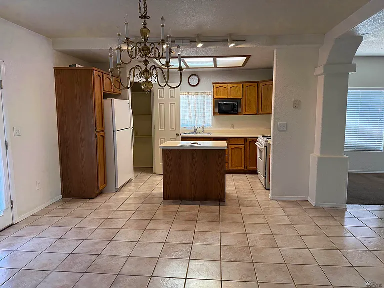 804 S Dora Ave — Photo 5