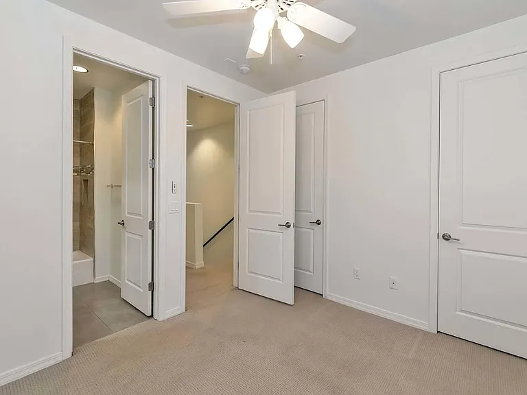 421 W 6th St #1016 — Photo 15